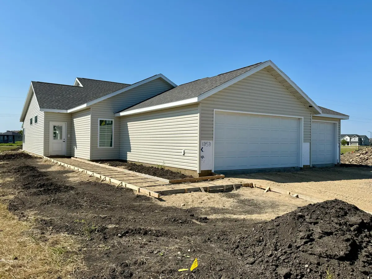 1858 63rd Avenue S, Fargo, ND 58104 - #1