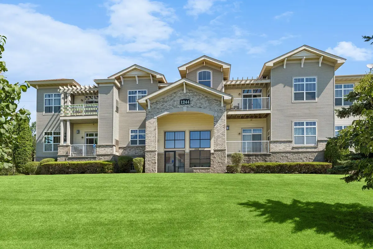 1244 County Road D E #102, Saint Paul, MN 55109 - #1