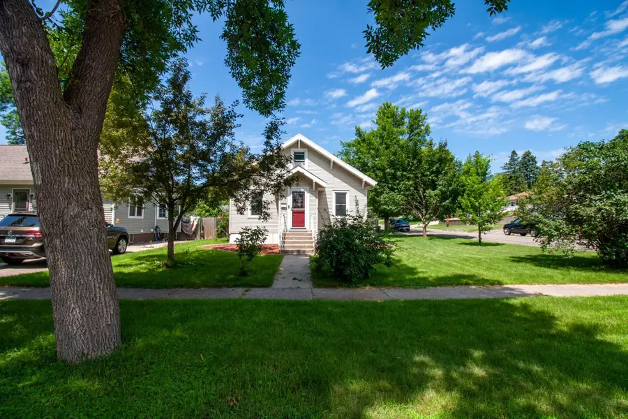 102 W Beech Avenue W, Fergus Falls, MN 56537 - #2