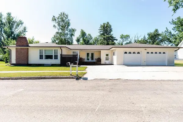 405 6th Avenue, Edgeley, ND 58433