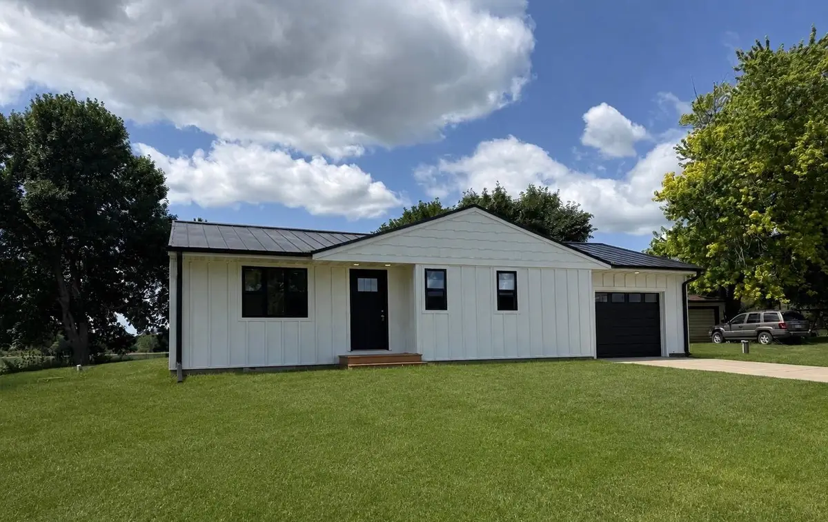 1050 Bluff Street Ne, Hutchinson, MN 55350 - #1