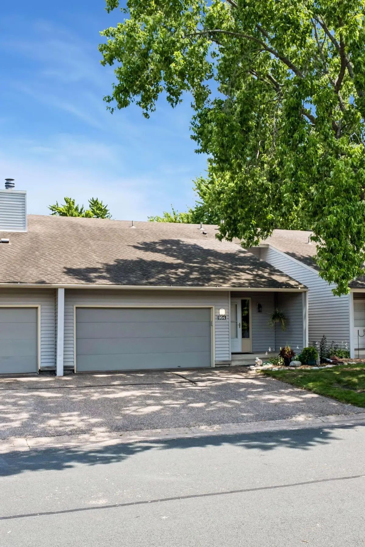 954 Carmel Court, Saint Paul, MN 55126 - #1