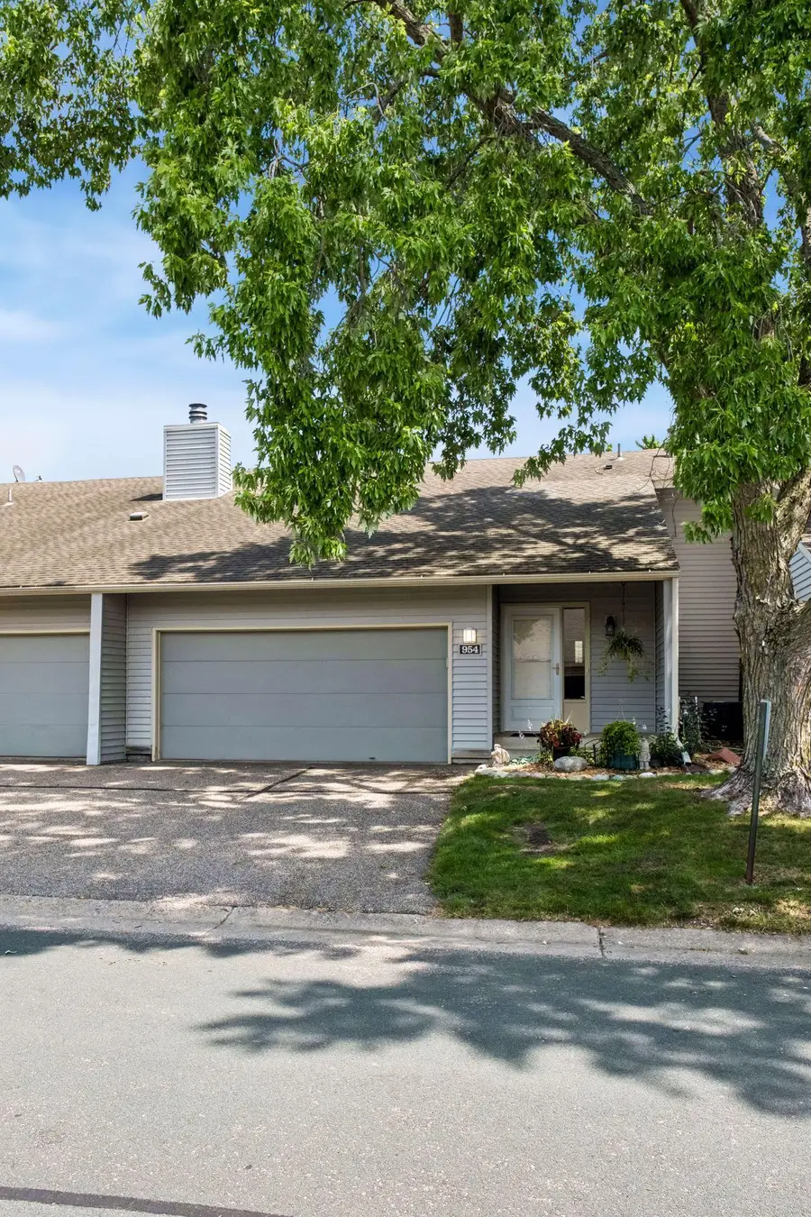 954 Carmel Court, Saint Paul, MN 55126 - #3