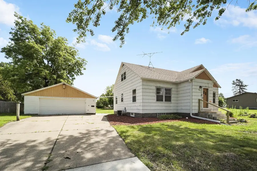 307 Lyndale Avenue N, New Prague, MN 56071 - #3