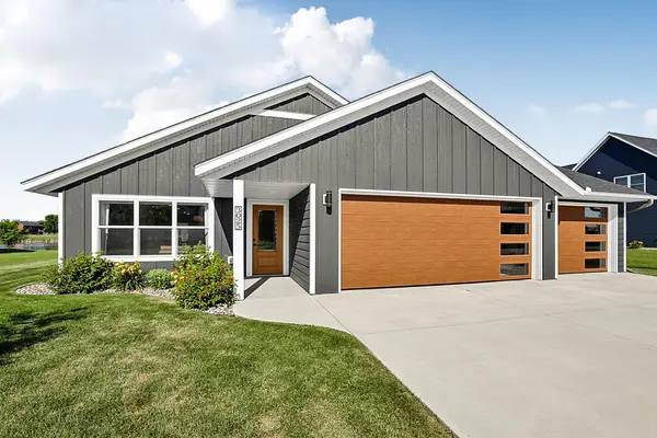 3025 Nottingham Road S, Saint Cloud, MN 56301