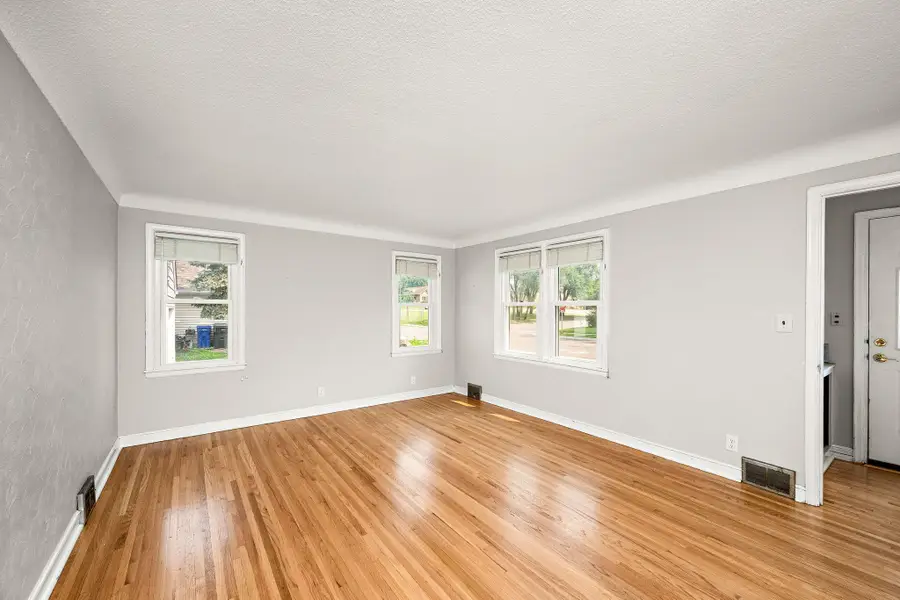 319 Annapolis Street E, West Saint Paul, MN 55118 - #2