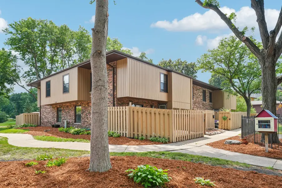 2411 Unity Avenue N, Minneapolis, MN 55422 - #2