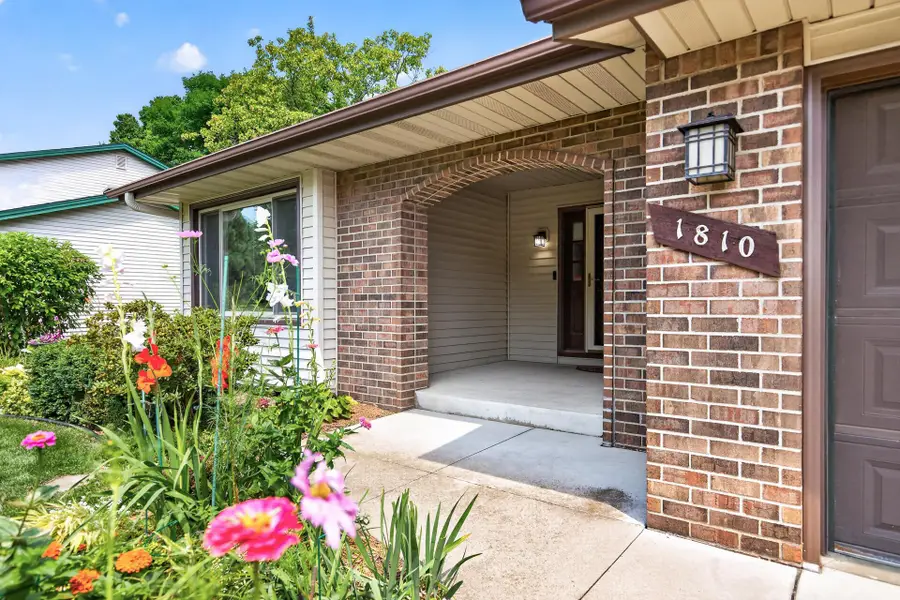 1810 Howell Street N, Saint Paul, MN 55113 - #2