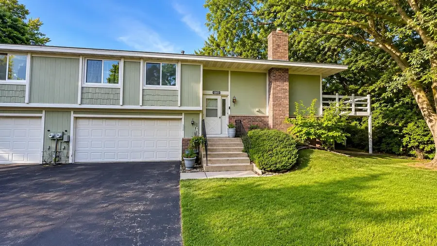 6869 Macbeth Court, Woodbury, MN 55125 - #2