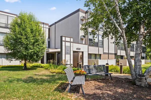 4530 Park Commons Drive #213, Minneapolis, MN 55416