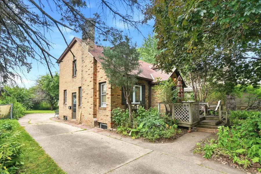 1907 Snelling Avenue N, Saint Paul, MN 55113 - #2