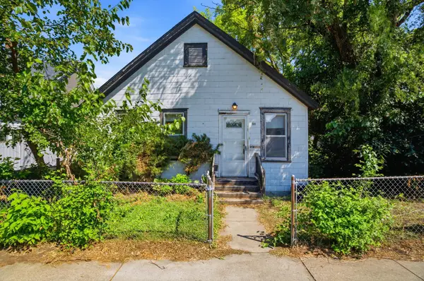 99 Lawson Avenue W, Saint Paul, MN 55117