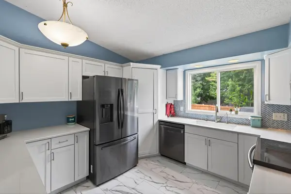 8522 Darnel Road, Eden Prairie, MN 55347