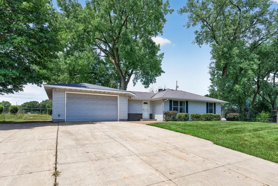 922 23rd Avenue Nw, Saint Paul, MN 55112 - #2