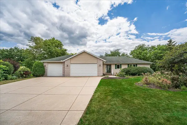 1060 Dennis Street S, Saint Paul, MN 55119