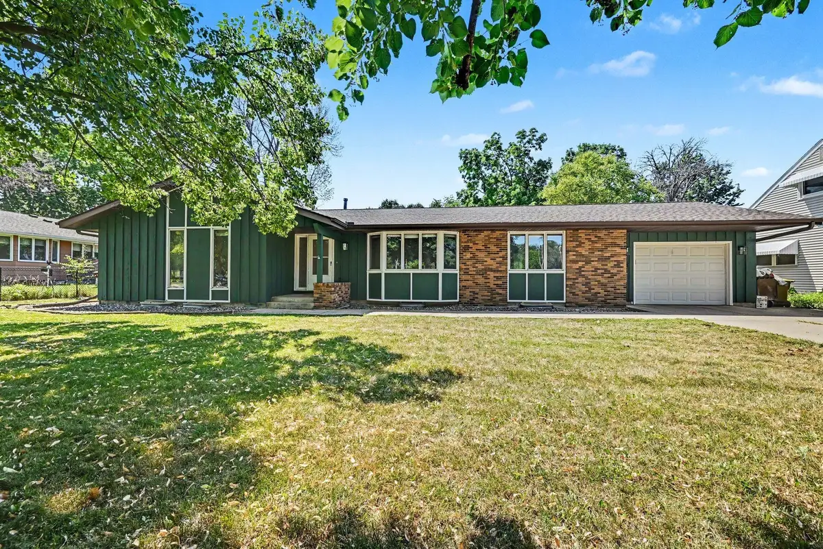 206 Lincoln Avenue S, New Prague, MN 56071 - #1