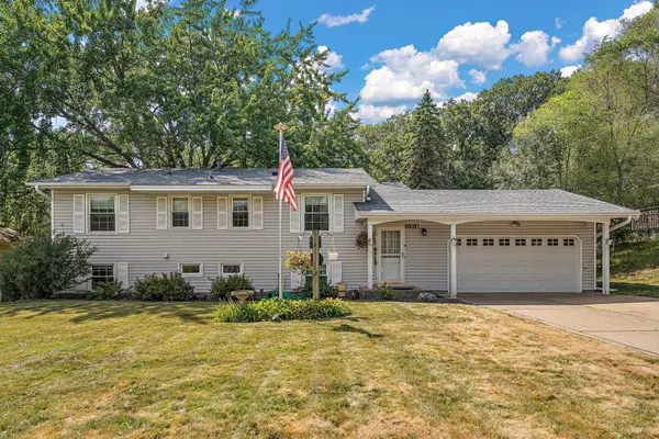 10908 Dahlia Street Nw, Coon Rapids, MN 55433