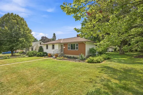 2464 Holloway Avenue E, North Saint Paul, MN 55109