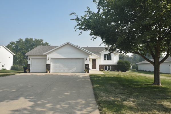 1002 W 2nd Street, Zumbrota, MN 55992