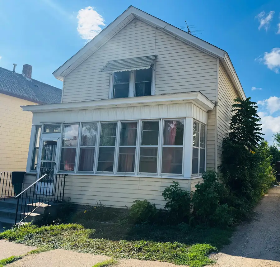 693 5th Street E, Saint Paul, MN 55106 - #2