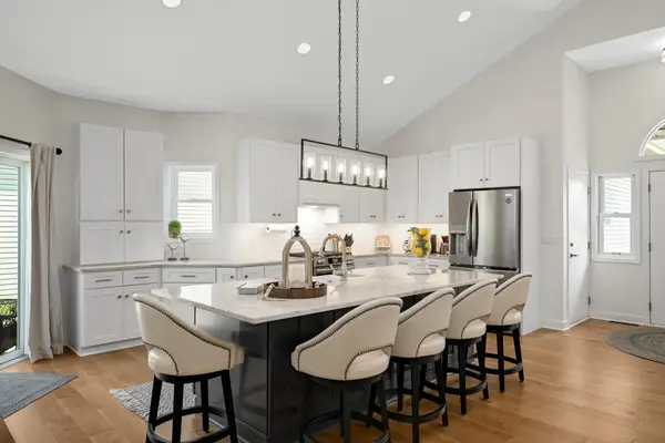 15720 17th Place N, Minneapolis, MN 55447