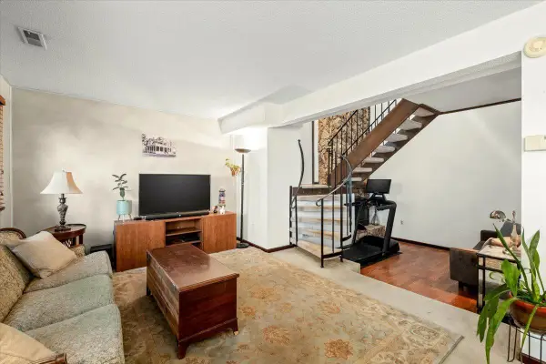 5530 E Bavarian Pass, Minneapolis, MN 55432