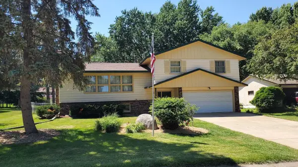 1880 Richal Drive, Woodbury, MN 55125