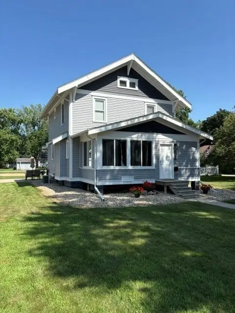 1345 6th Avenue N, Windom, MN 56101 - #1