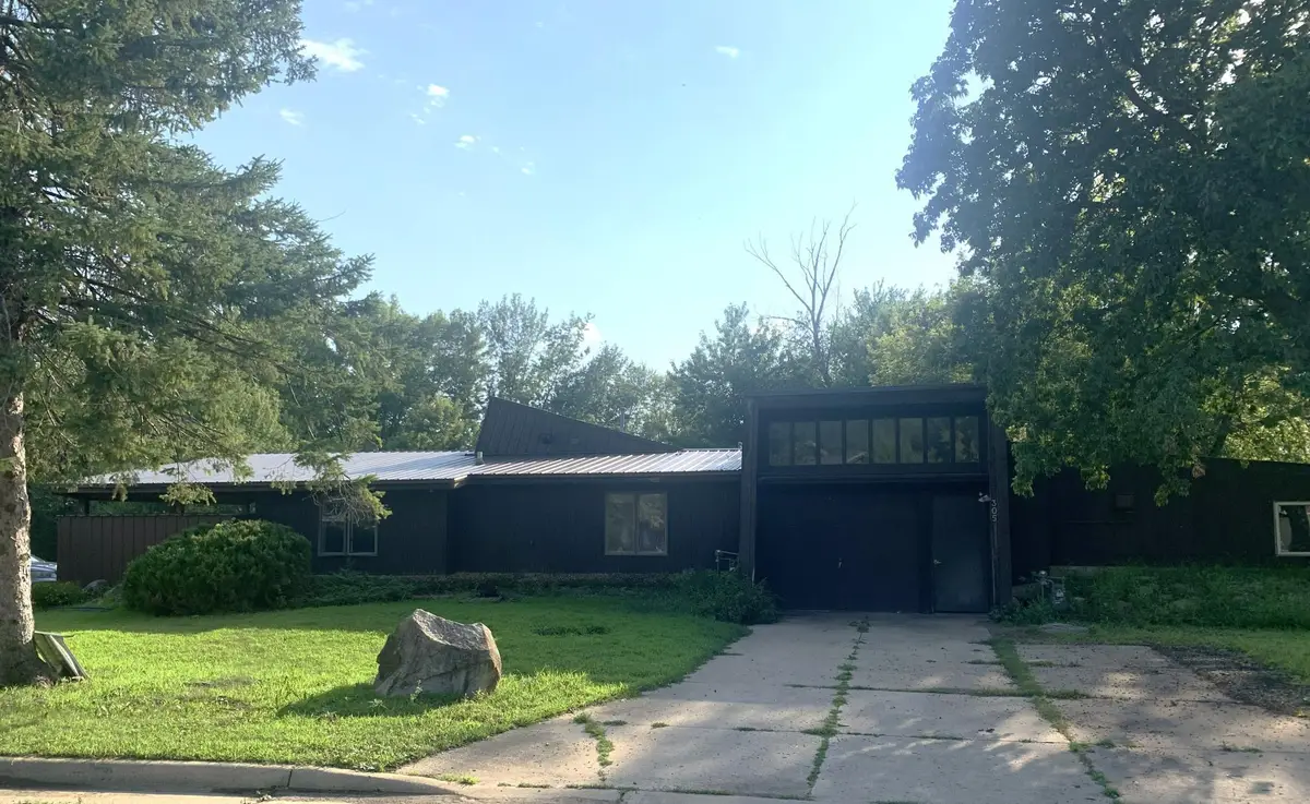 305 6th Street Nw, Adams, MN 55909 - #1