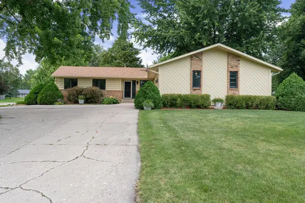 545 Crestview Lane, Owatonna, MN 55060