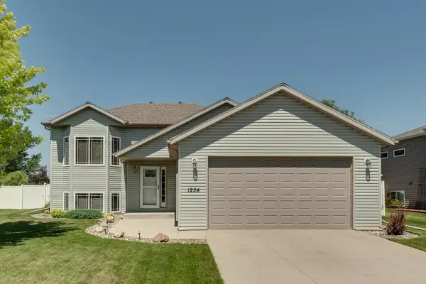1254 39th Avenue S, Moorhead, MN 56560