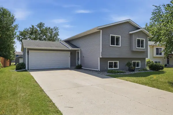 2523 33rd Avenue S, Moorhead, MN 56560