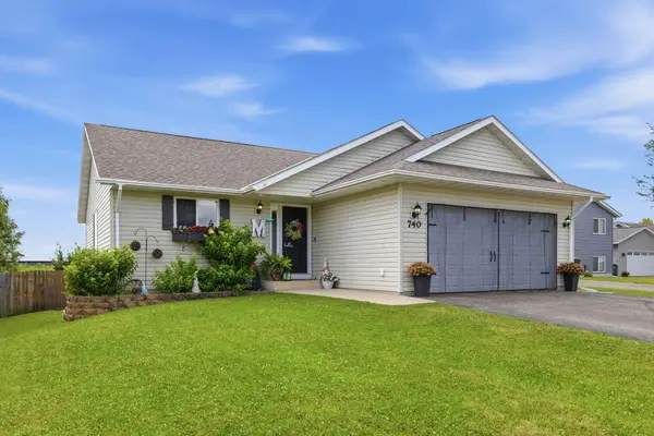 740 Texas Avenue Nw, Hutchinson, MN 55350