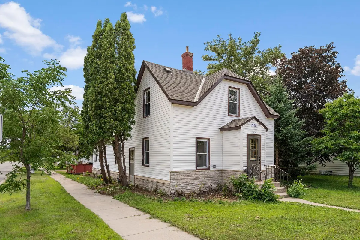 205 Adams Street Se, Hutchinson, MN 55350 - #1