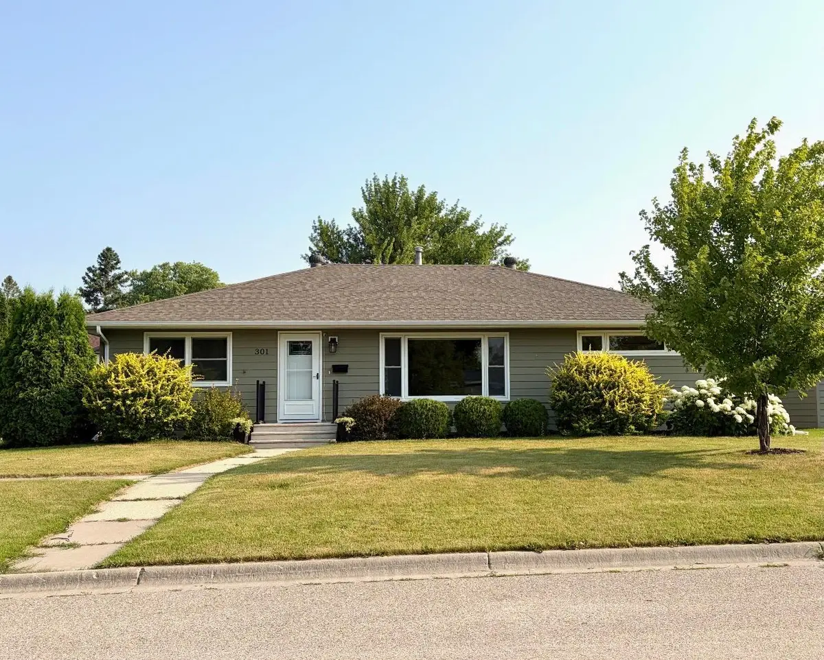 301 2nd Street Ne, Roseau, MN 56751 - #1