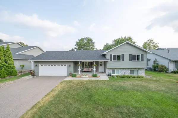 7685 Upper 45th Street N, Oakdale, MN 55128