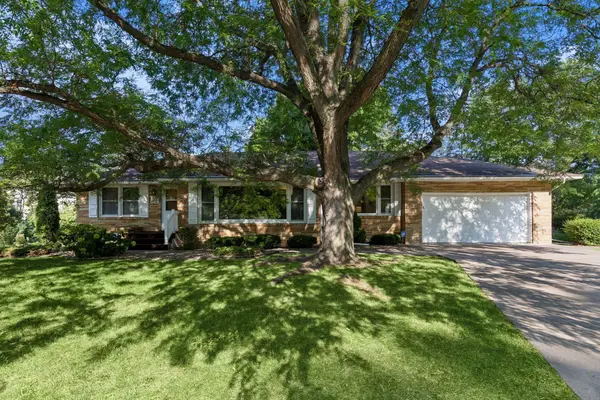 1937 Westwood Circle, Roseville, MN 55113