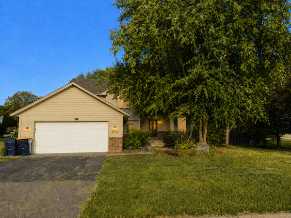 16025 Grove Trail, Lakeville, MN 55044