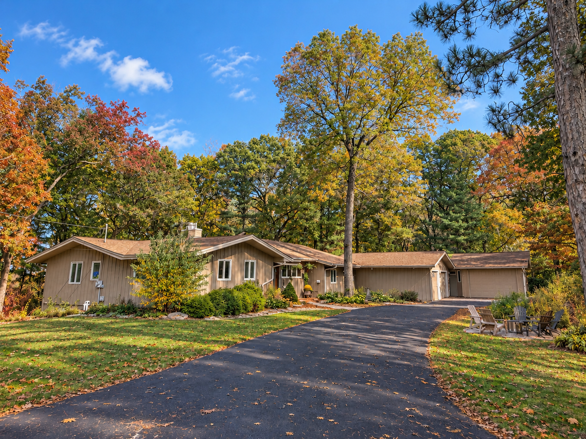 990 Blackoak Road, Eau Claire, WI 54701 - #1