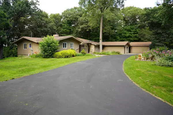 990 Blackoak Road, Eau Claire, WI 54701