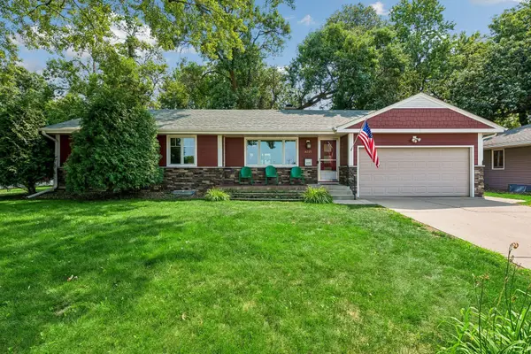 4725 School Road, Edina, MN 55424