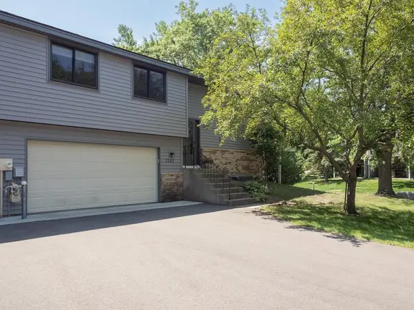 7201 Pontiac Circle, Chanhassen, MN 55317