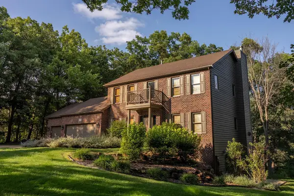 21891 Wagon Wheel Trail, Lakeville, MN 55044
