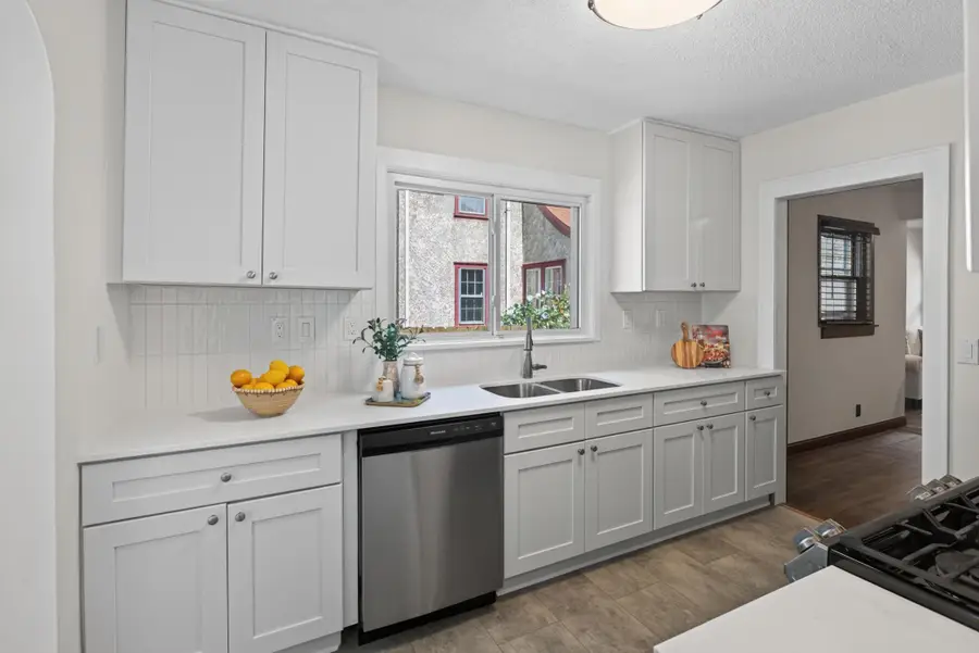 3807 Hubbard Avenue N, Robbinsdale, MN 55422 - #3