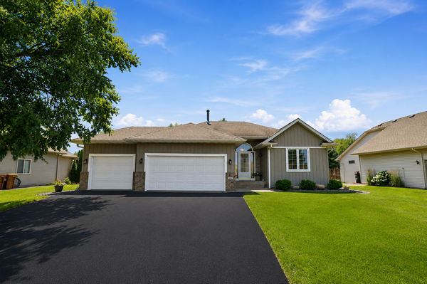 5411 128th Street N, Hugo, MN 55038