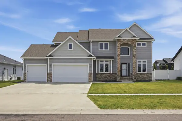 2736 70th Avenue S, Fargo, ND 58104