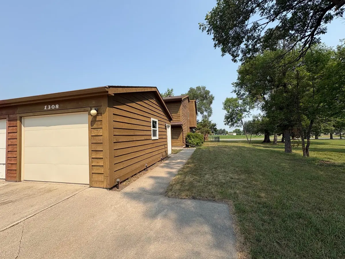 1308 4th Avenue N, Wahpeton, ND 58075 - #1