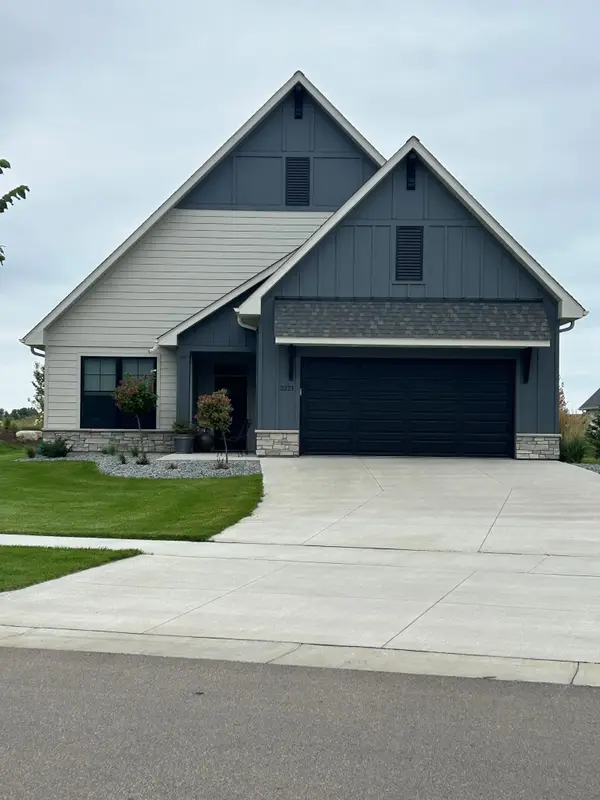 2240 Sydney Lane, Hudson, WI 54016