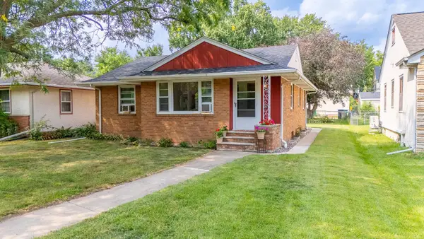 591 36th Avenue Ne, Minneapolis, MN 55418