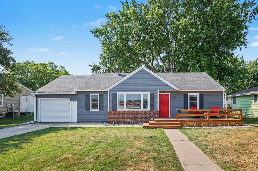 409 W Dodge Street, Luverne, MN 56156 - #2